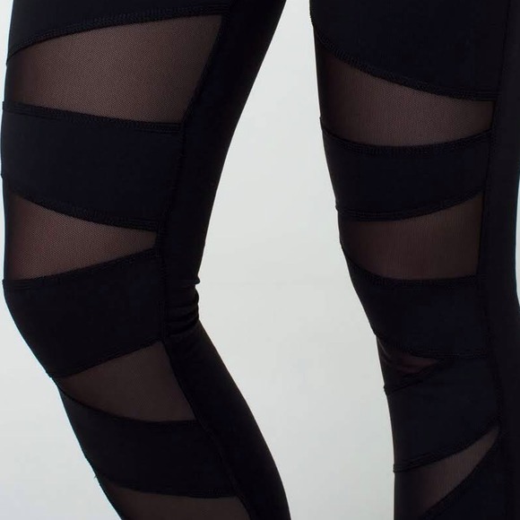 Lululemon Black Tech Mesh Tights Size 4 - Picture 4 of 4