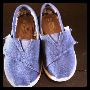 Navy blue toms for boys