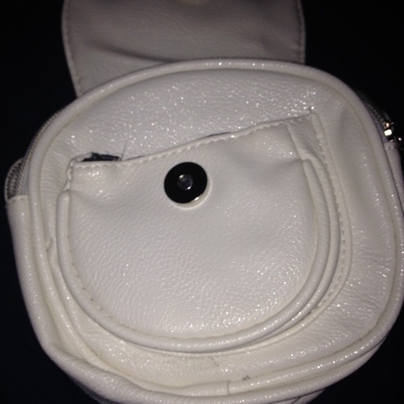 👛White Leather small adjustable shoulder bag✨ - Picture 2 of 4