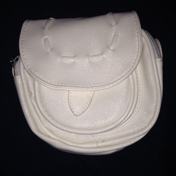 👛White Leather small adjustable shoulder bag✨ - Picture 3 of 4