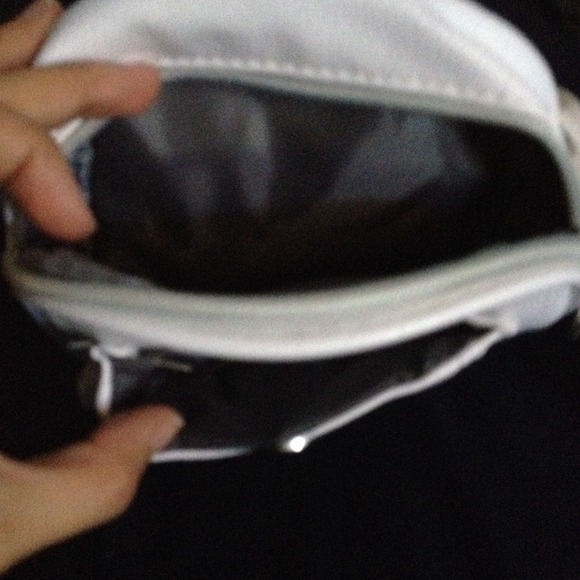 👛White Leather small adjustable shoulder bag✨ - Picture 4 of 4
