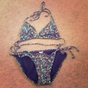 cute navy& flowered bikini👙