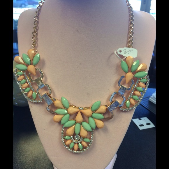 Statement necklace and statement earrings BUNDLE! - Picture 1 of 3