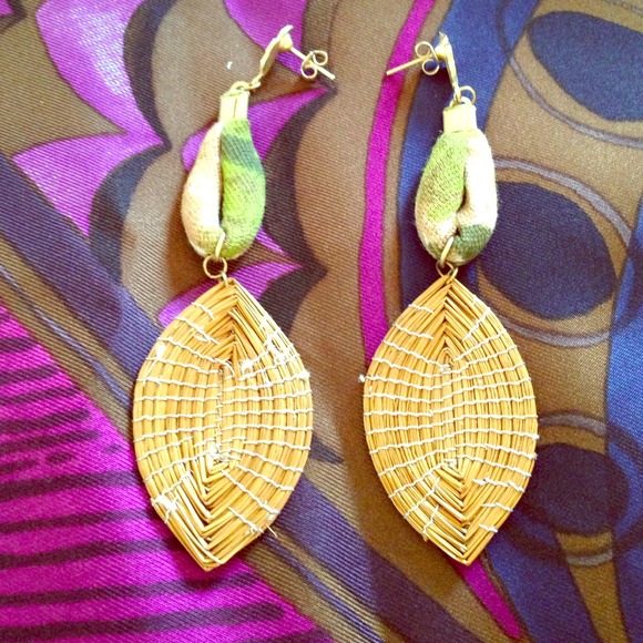 Leaf Earring- Handmade in Brazil - Picture 1 of 3
