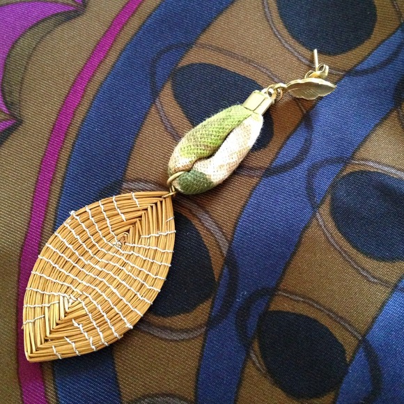 Leaf Earring- Handmade in Brazil - Picture 2 of 3