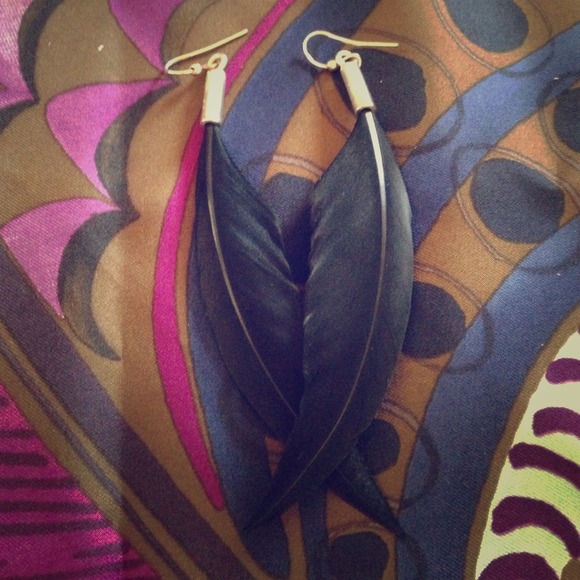 Feather Earring- Handmade in Paris - Picture 1 of 3