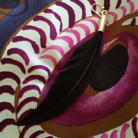 Feather Earring- Handmade in Paris - Picture 2 of 3