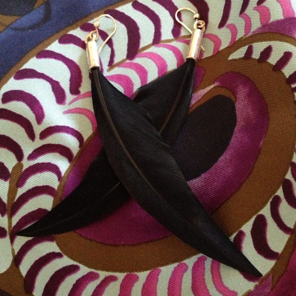 Feather Earring- Handmade in Paris - Picture 3 of 3