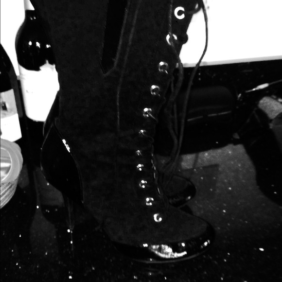 Boots - Picture 4 of 4