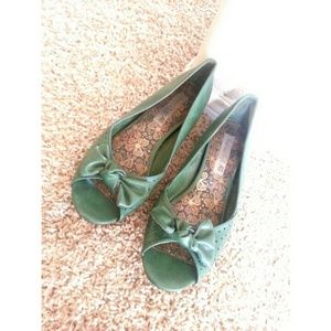 Green bow flats