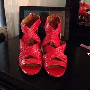 Authentic Tory Burch size 7.5 shoes!!!