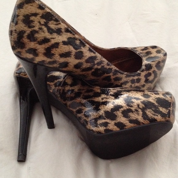 Shoes - Picture 2 of 2
