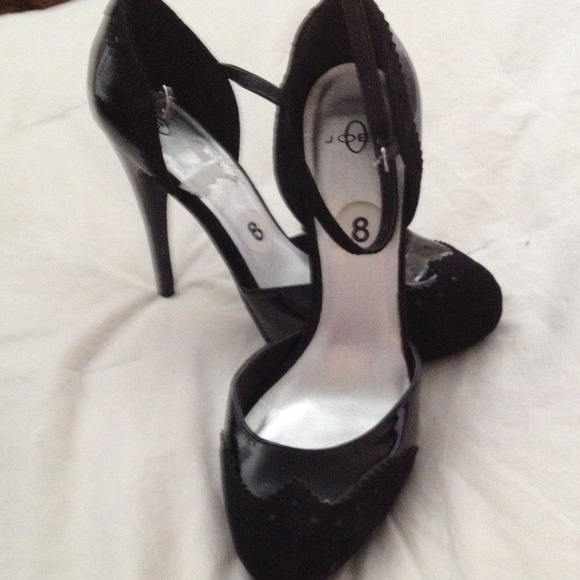 Shoes - Picture 2 of 2