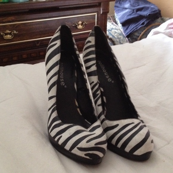 Shoes - Picture 2 of 2