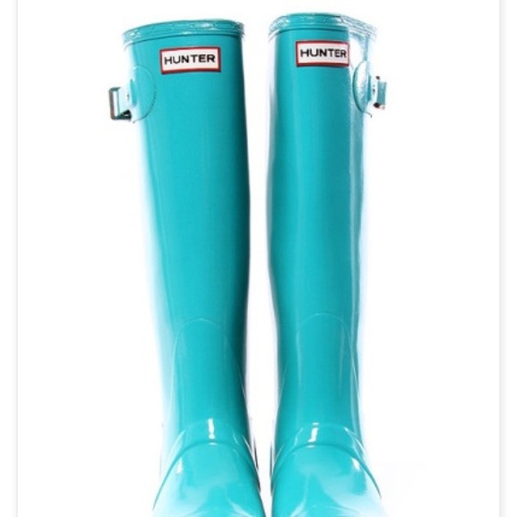 LOOKING FOR TURQUOISE HUNTER BOOTS