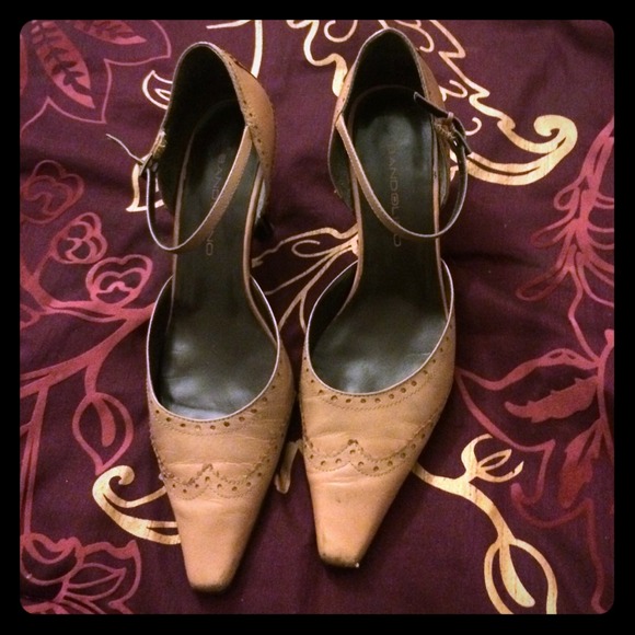 Taupe like dorsay 2.5 inch heels preloved👠