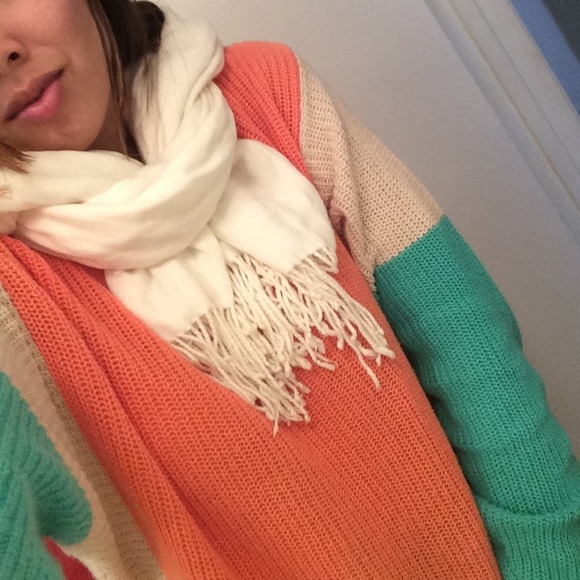 Tri-Color Sweet Knit - Picture 3 of 3