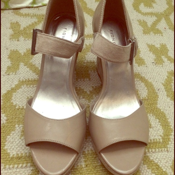 💥SOLD💥Taupe Nude Wedge Sandals