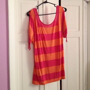 Large top w/ cutout shoulders.