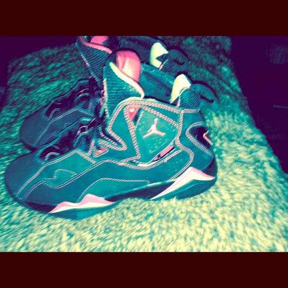 True flights pink and black