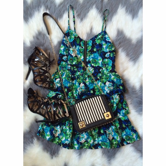 Dresses & Skirts - 🌺 SOLD! Floral Summer Dress