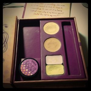 &reserved& Benefit eye concealer kit