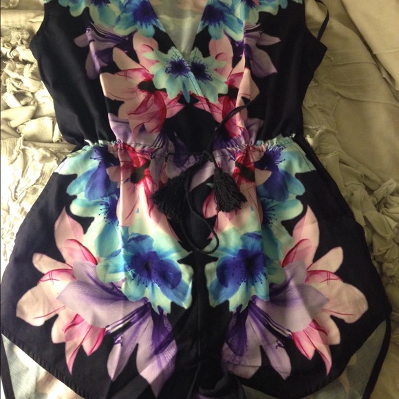 LF stores 2014 purple floral romper - Picture 2 of 3