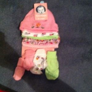 * Bundled* Gerber booties and hats