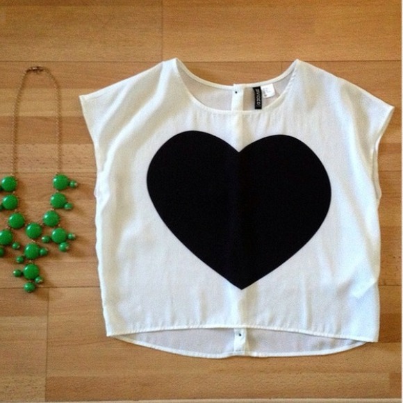 H&M Tops - Black and white heart crop top