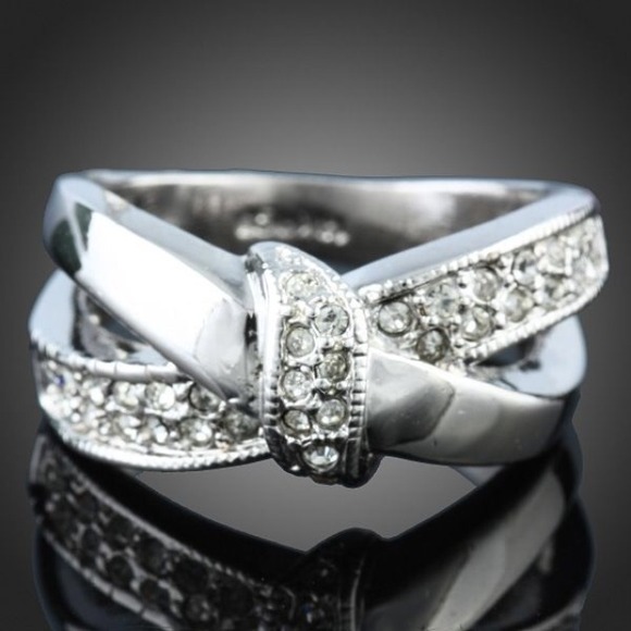 Jewelry - Beautiful Knot Ring