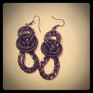 🚨🎉REDUCED🎉🚨 Black Metallic Earrings