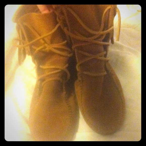 Minnetonka Tramper Ankle Hi Bootie Size 6! - Picture 1 of 3