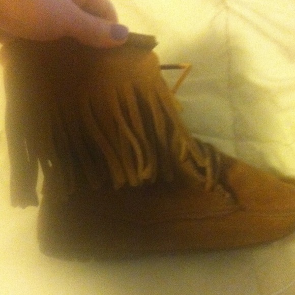 Minnetonka Tramper Ankle Hi Bootie Size 6! - Picture 3 of 3