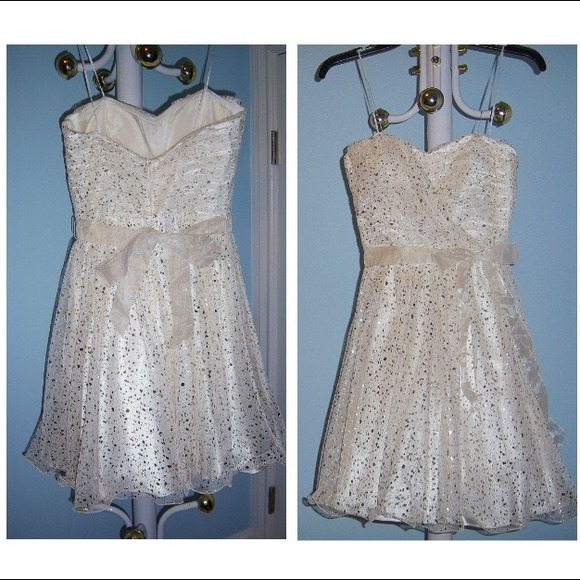 🚨REDUCED!🚨 Strapless Shiny Dress by Morgan&Co. - Picture 2 of 4