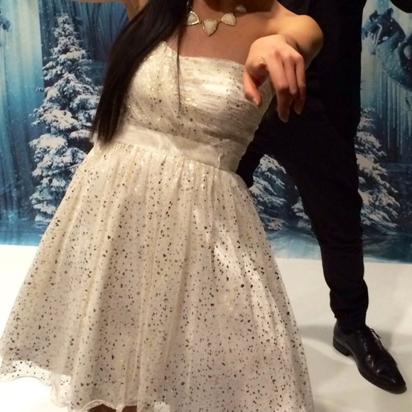 🚨REDUCED!🚨 Strapless Shiny Dress by Morgan&Co. - Picture 4 of 4