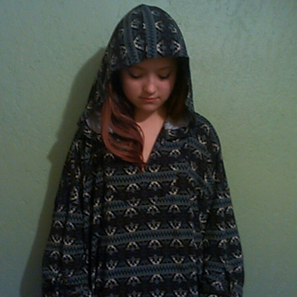 Aztec sweater - Picture 3 of 3