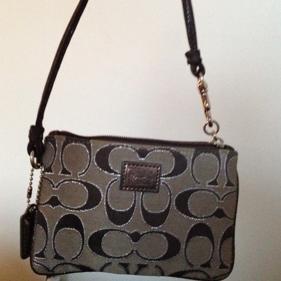 Authentic Coach. Small wallet very pretty - Picture 3 of 4