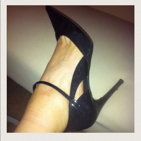 Gucci black pumps