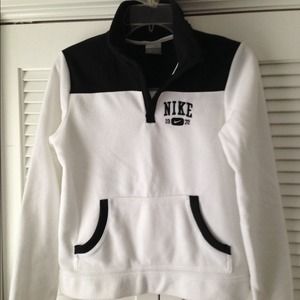 *ON HOLD for bnmeyer* Like New NIKE fleece!