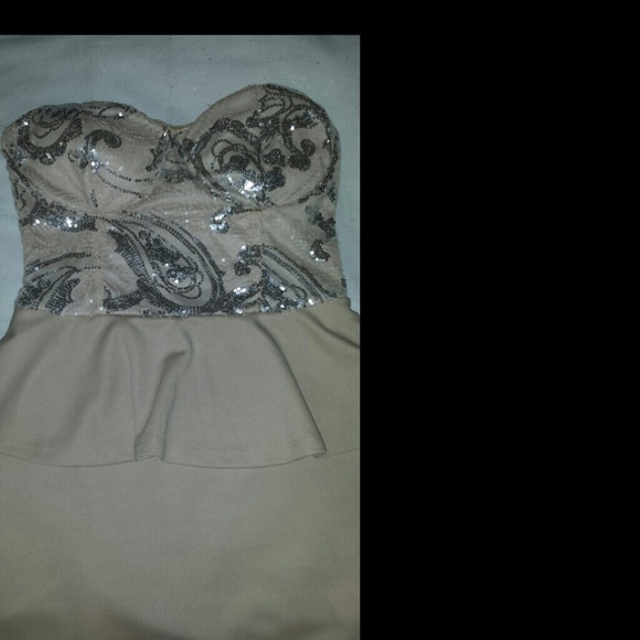 Dress - Picture 2 of 2