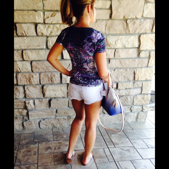 🚫SOLD🚫Buckle's "Daytrip" brand T-Shirt - Picture 2 of 3