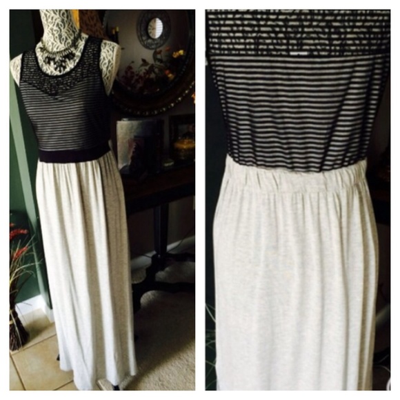 Romeo & Juliet Couture maxi dress - Picture 3 of 4