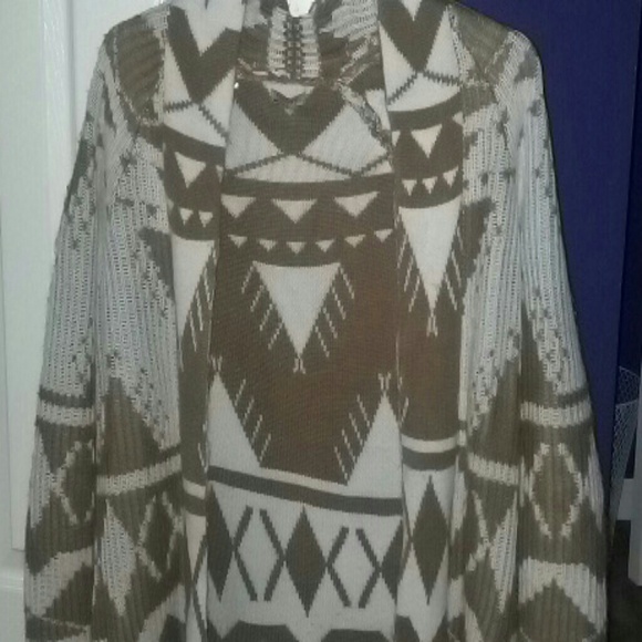 Aztec sweater - Picture 2 of 4