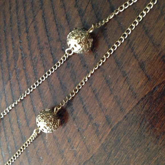 Beautiful chain necklace with mini globes - Picture 2 of 2