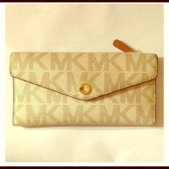 sOLD!!!!!!!!!!  Authentic Michael kors wallet