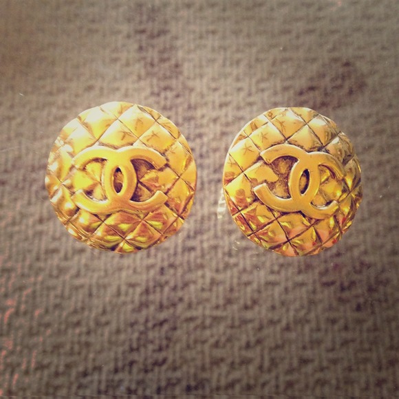 Vintage authentic Chanel clip on earrings