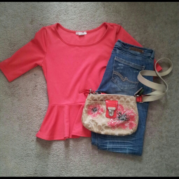 ❌SOLD❌Coral peplum top