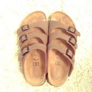 Womens size 7 Birkis sandals (245)
