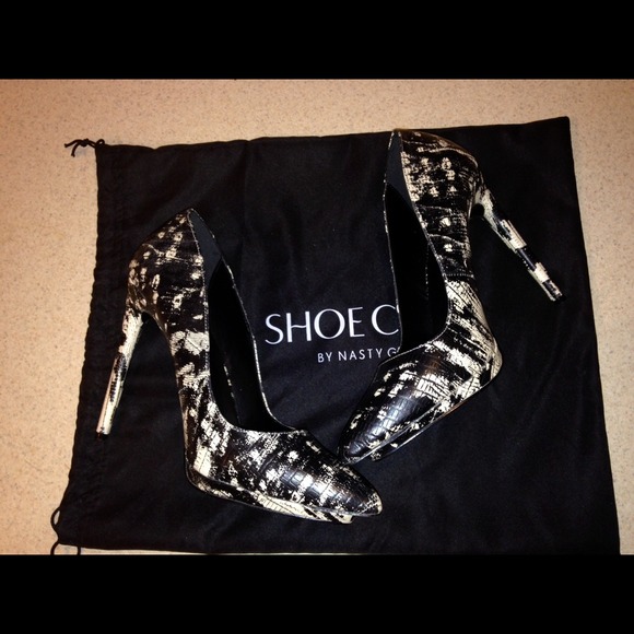 Shoe Cult by Nasty Gal Pointed Pumps