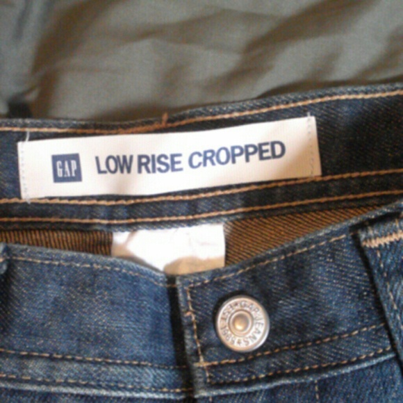 NWOT. Guess cropped pants